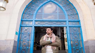 الحلقة ١ مسلسل قهوة المحطة| بكاء أحمد غزي وهالة صدقي توزع المال على الغلابة