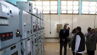  محافظ أسوان يتفقد مشروع توسعة محطة مياه الشرب بقرية فطيرة -صور