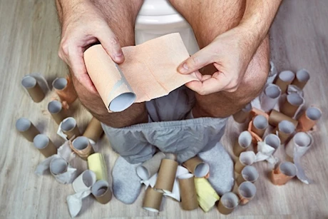 حسام موافي يحذر: هذه الأمراض تسبب الإسهال المزمن