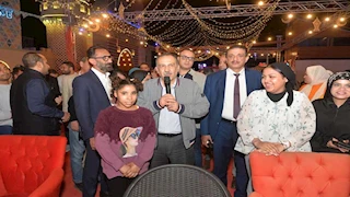 محافظ أسيوط يشارك الأيتام في يوم ترفيهي بمدينة الملاهي -صور