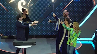 فيفي عبده ترقص بالسيف في برنامج "رامز إيلون مصر" (صور)