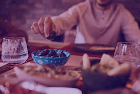 نصائح للحفاظ على رطوبة الجسم أثناء الصيام في الطقس المتغير.. اتبعها