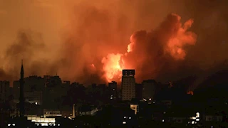  سقوط المنازل على الفلسطينيين إثر قصف إسرائيلي في منطقة جباليا شمال غزة