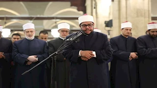 أجواء روحانية يسودها الخشوع والتضرع بصلاة التراويح في 18 رمضان بالأزهر- صور 