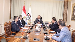 وزير قطاع الأعمال يبحث مع "KCG" التركية للمنسوجات سبل التعاون المشترك