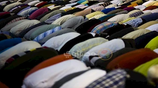 بالصور.. الأهالي يؤدون صلاة التراويح بمسجد السيد البدوي بطنطا 