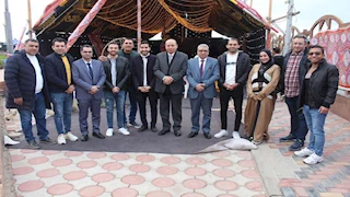 رئيس جامعة المنصورة يشارك طلاب ذوي الهمم إفطار رمضان (صور)