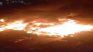  العربيات تفحمت.. الدفع بـ22 سيارة إطفاء للسيطرة على حريق جراج الخصوص- صور