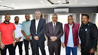 المحافظ يؤكد دعمه لعودة نادي أسوان إلى الدورى الممتاز