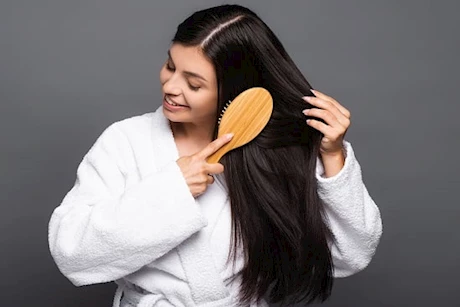 طرق تنظيف فروة الرأس.. اتبعها