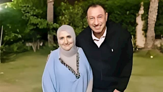 "أعدت لي الطعام مريضة".. قصة لن ينساها محمود الخطيب  لوالدته قبل وفاتها