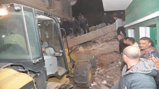 استخراج جثتين وإنقاذ 5 في منزل أسيوط المنهار (فيديو وصور)