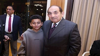 بالصور.. وزير الإنتاج الحربي الأسبق وحفيده في إفطار رابطة أبناء قنا والأقصر 