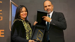 المنتدى السنوي للمسؤولية المجتمعية يكرم هنا طه بجائزة "أثر" تقديرًا لجهودها في التنمية المستدامة