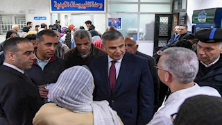 إقالة مدير المستشفى ولجنة عاجلة.. ماذا جرى في جولة المحافظ بشرق المدينة؟ -صور