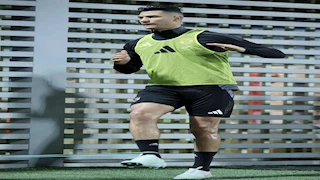 7 صور لظهور أشرف داري رفقة ابنته في ملعب مباراة الأهلي وفاركو