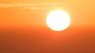 هل تحققت ليلة القدر؟.. نشطاء يرصدون شروق شمس صبيحة 23 رمضان (فيديو)