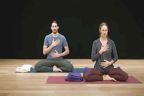 لأصحاب النحافة.. 6 تمارين يوجا تساعد على فتح الشهية