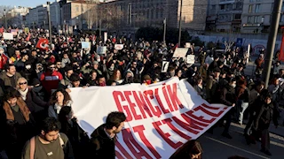 تظاهرات حاشدة وقرار باعتقال عمدة إسطنبول.. ماذا يحدث في تركيا؟