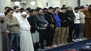 يرفعون أكف الضراعة يرجون رحمته.. الجامع الأزهر كامل العدد بالمصلين في الثلث الأخير من شهر رمضان