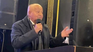 من الصداع إلى جلسات العلاج الكيماوي.. وزير التموين السابق يكشف رحلته مع السرطان -(صور)