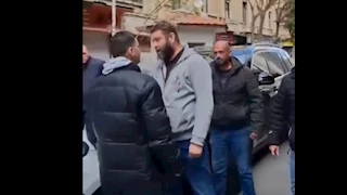 داعم لنظام الأسد.. مارة يتشاجرون مع رجل الأعمال السوري فؤاد عاصي (فيديو)