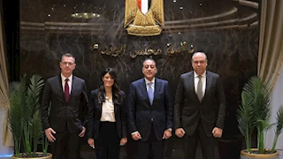 رئيس الوزراء يستعرض اتفاق الخدمات الاستشارية لتوسيع مُشاركة القطاع الخاص في إدارة المطارات