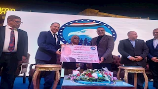 محافظ جنوب سيناء يكرّم الأمهات المثاليات ويوزع 7 رحلات عمرة (صور)