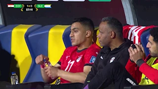 غضب وحزن مصطفى محمد بعد مغادرة مباراة سيراليون (صور)