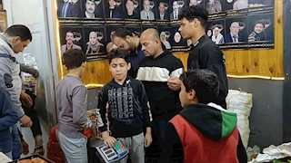 عطاء لا ينضب.. شباب شبرا النخلة يُجهزون وجبات إفطار لأهالي قريتهم- صور وفيديو