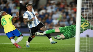 اشتباك ورد على استفزاز رافينيا.. ماذا حدث في فوز الأرجنتين على البرازيل برباعية؟