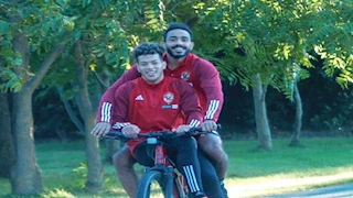 "إمام عاشور بيحب اللقطة زي كهربا".. تصريحات نارية من لاعب الزمالك ضد ثنائي الأهلي