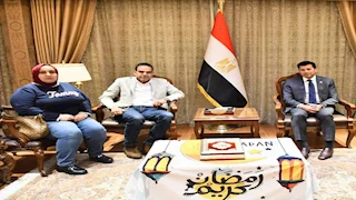 يؤكد دعمه للأبطال.. وزير الرياضة يستقبل أسرة لاعب الاسكواش