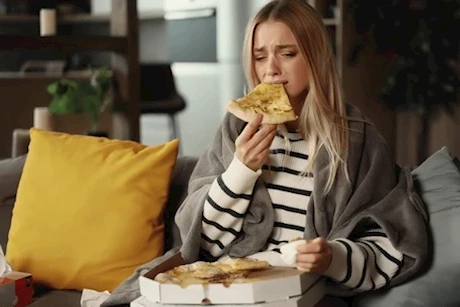 تجنب هذه الأطعمة- تسبب حرقة المعدة وارتجاع المرئ 