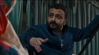 تامر نبيل يبحث وراء طبيعة عمل محمد فراج في مسلسل منتهي الصلاحية