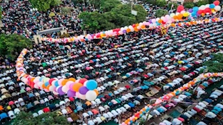 تسبق القاهرة بـ 15 دقيقة.. أول مدينة مصرية تؤدي صلاة عيد الفطر