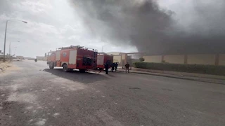 بالصور.. حريق يلتهم مصنعا للنجف والكريستال في بني سويف 