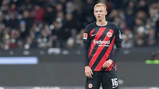 "زميل مرموش السابق".. مانشستر سيتي يستهدف ضم لاعب فرانكفورت الألماني