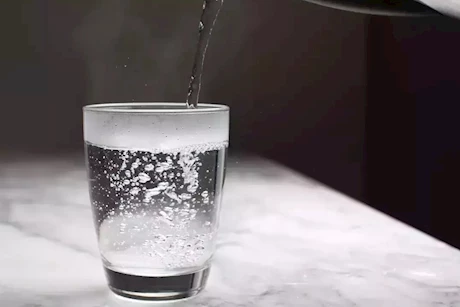 فوائد تناول الماء الدافئ بانتظام فترة طويلة