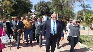 محافظ القليوبية يشارك المواطنين فرحة العيد في حدائق القناطر الخيرية -صور
