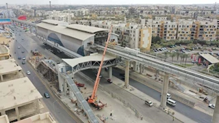 غلق كلي لمحور التسعين بالقاهرة الجديدة لرفع السلالم الجانبية لمحطة مونوريل المستشفى الجوي