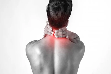 طبيب يوضح الفرق بين آلام الأعصاب والعضلات