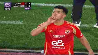 إمام عاشور ينشر صورة برفقة زوجته وابنته