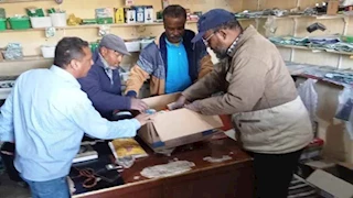 أسوان تحارب الألعاب النارية.. حملات لمصادرة الصواريخ والشماريخ وتشميع المحلات المخالفة