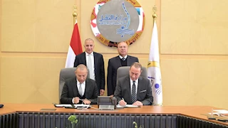 كامل الوزير يشهد توقيع مذكرة تفاهم بين "القابضة للنقل" و"السويدي إلكتريك" 