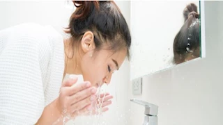 كيف تؤثر درجة حرارة الماء على صحة بشرتك؟