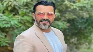 محمد رجب: "أحمد عز جدع وفي حاله".. وهذا موقفي من العمل مع محمد رمضان