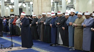 الجامع الأزهر يمتلئ بالمصلين في العشاء والتراويح بالليلة العاشرة من رمضان -(صور)