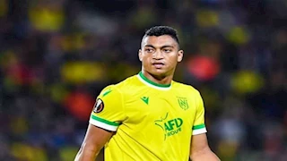 "أرفض نظرية المؤامرة".. إعلامي يكشف حقيقة توقيع مصطفى محمد للأهلي