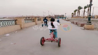 رغم سوء أحوال الطقس.. أهالي السويس يستمتعون بأجواء العيد - فيديو وصور